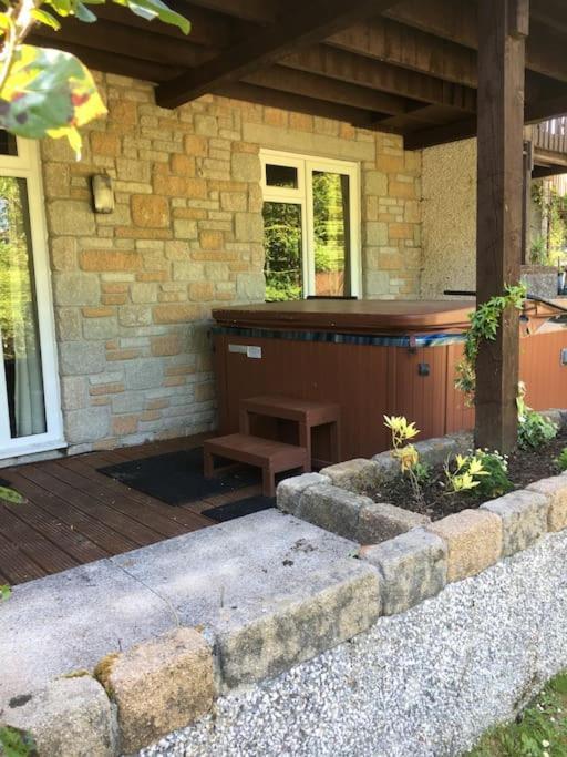 3 Bedroom Lodge With Hot Tub On Lovely Quiet Holiday Park In Cornwall Gunnislake 外观 照片